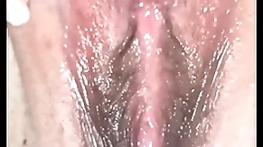 Latina undergrowth un hermoso coño mojado obtiene su primera fantasía de squirt