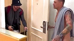Vizinho tarado bateu na porta errada e acaba ganhando leitinho ,vídeo completo no red…