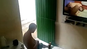 Vizinho folgado foi pedir café pro vizinho punheteiro e flagrou o amigo na punheta