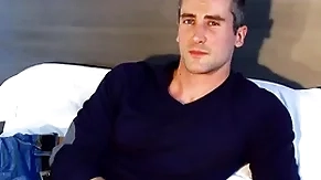 Male masturbator to str8 dad serviced ignoring himself!