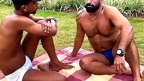 E essa conversa gostosa no parque, que acabou com sexo no hotel. (completo no red )