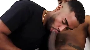 Mamando meu amigo hétero no sigilo
