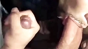 Mamei e dei para três dotados no cinema pornô - full red
