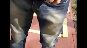 Novinho saiu do trabalho foi para o ponto de ônibus e encontrou uma puta pra aliviar a tensão ( completo no red)