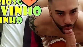 Bonitinho curioso novinho vizinho amador espionando o vizinho ao lado e fica com pau - pega twink cheirando seu pau -  com alex barcelona e milton - espionando o vizinho gostoso
