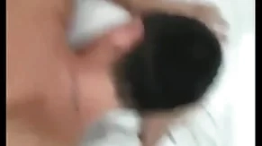 Gemendo gostoso na rola grossa