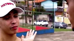 Amigos fodendo o novinho safado