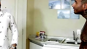 Chamei o gerente do motel e fodi seu rabo