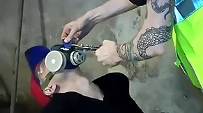Nicky deepthroat denk in gasmask