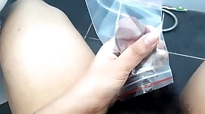 Delighted bắn tinh dịch v&agrave_o t&uacute_i nhựa